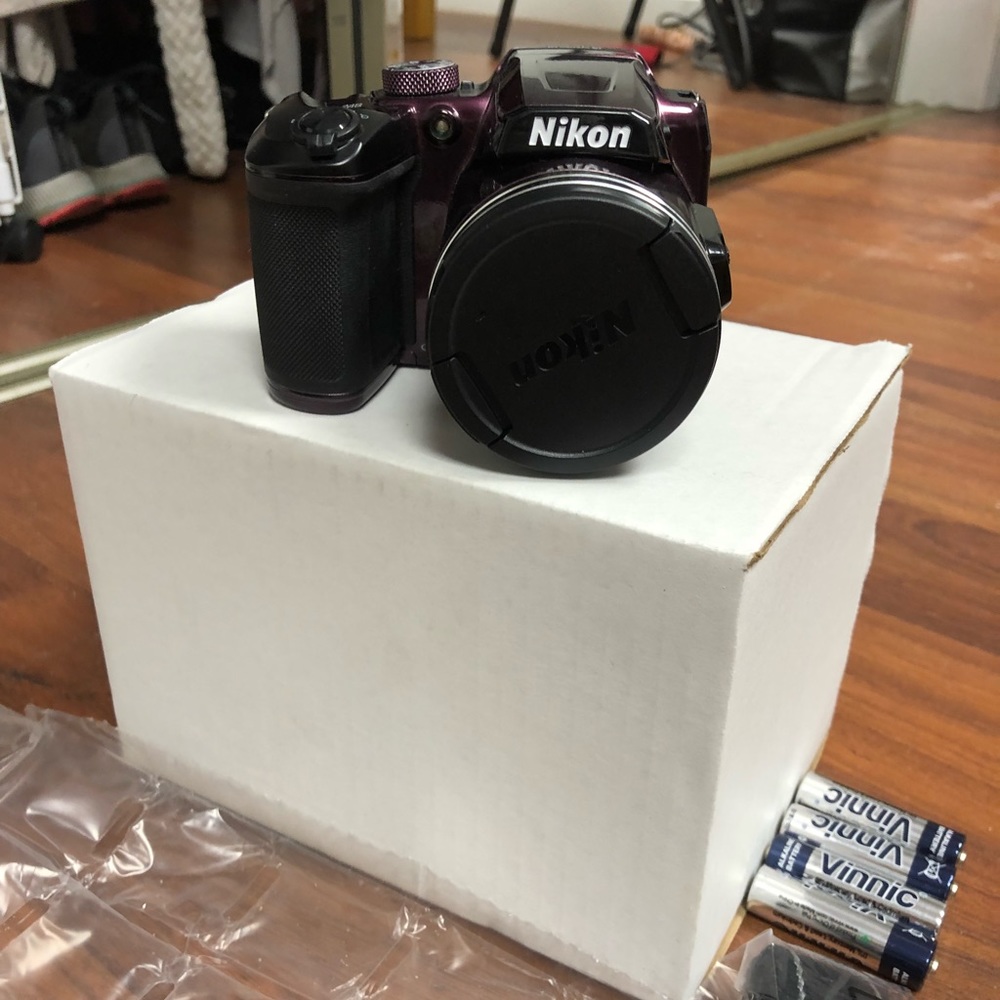 Nikon Coolpix B500 Camera and 64 GB memory card (original packaging)